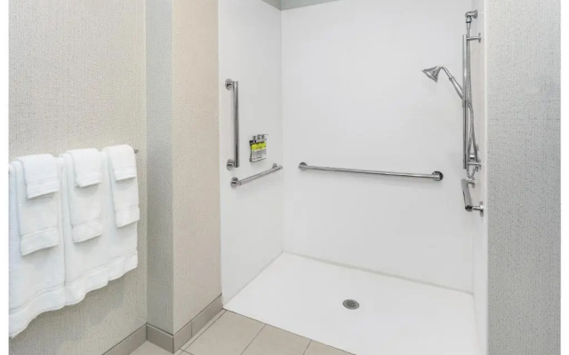 Holiday Inn Express & Suites Hudson I-94 by IHG