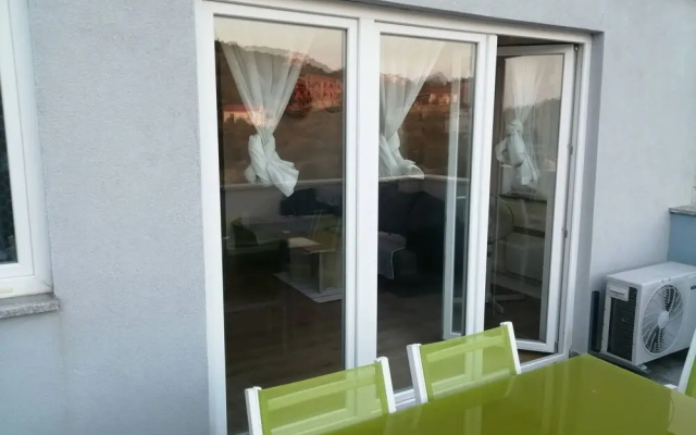 Sea View 1-bedroom Apartment Long Island