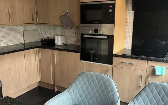 Cozy Basildon Retreat With 3 Bedrooms Free Parking