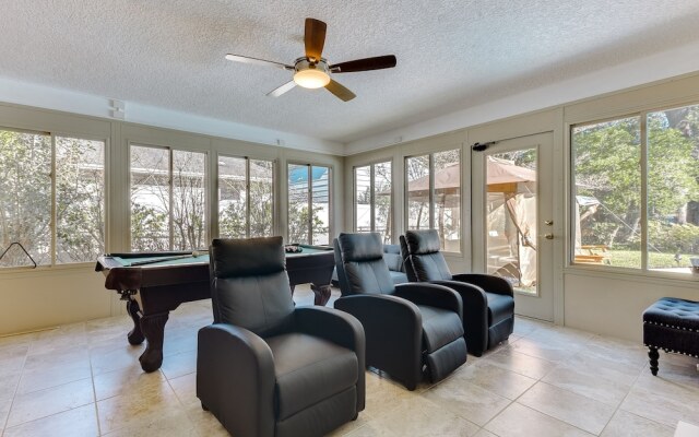 Spacious Jacksonville Home: 6 Mi to Downtown!