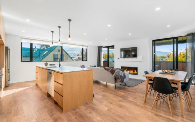 Mountain Vistas - Cromwell Upstairs Holiday Apartment
