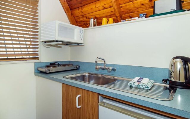 Mountain Chalets Motel