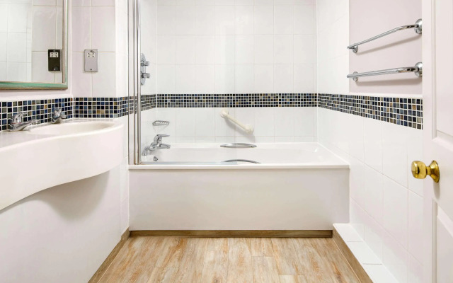 Mercure Gloucester Bowden Hall Hotel