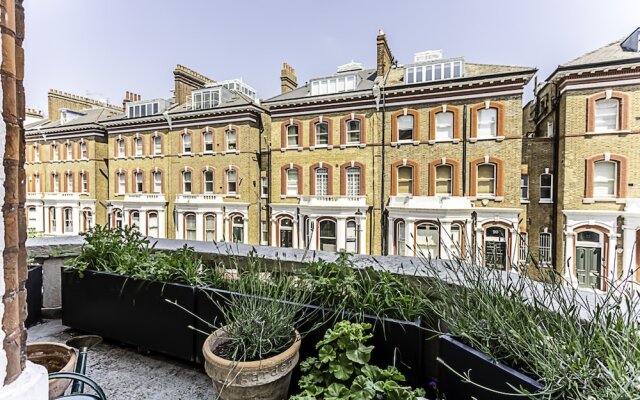 Well-designed Chelsea Flat