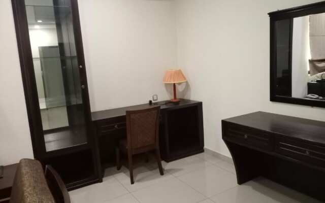 Capital O 90653 Maxwell Inn Boutique Hotel