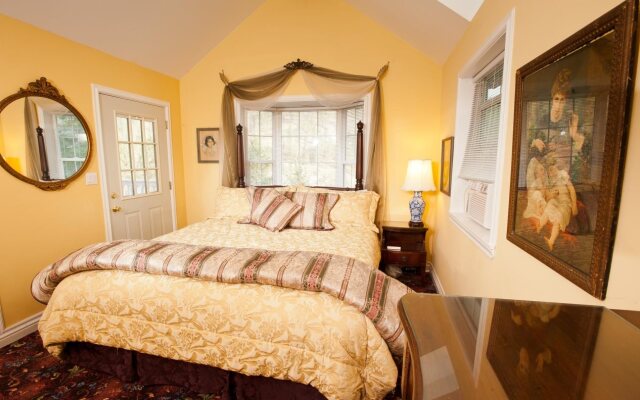 Hearthstone Elegant Lodge by the River