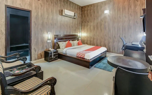 OYO 27999 Hotel Deep