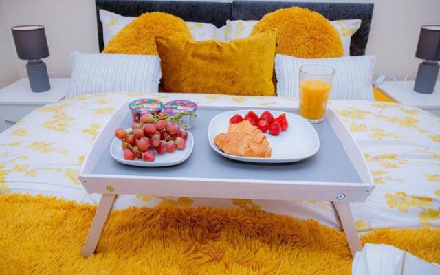 Beautiful two Bedrooms Ensuite Apartment