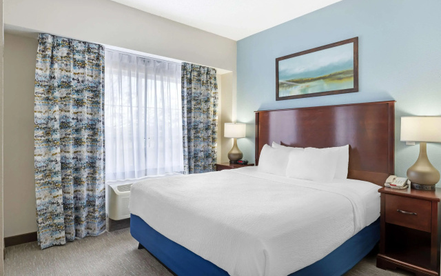 Best Western Plus Crossroads Inn & Suites