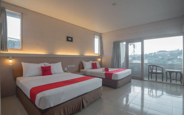 RedDoorz Plus near Kampung Gajah 3
