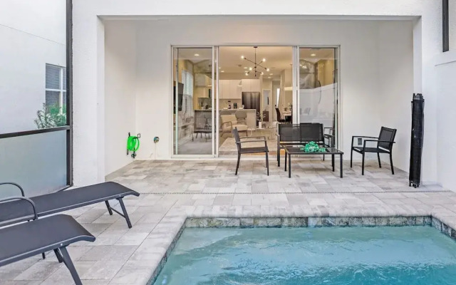Upstay - Modern Family Townhome With Pool