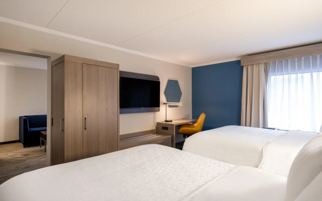 Holiday Inn Express & Suites Greensboro-(I-40 Wendover) by IHG