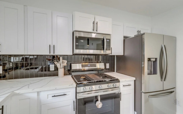 Houston Apartment: Close to University & Downtown