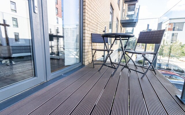 Pier Apartment 4 - Inviting 2BR With Stunning View