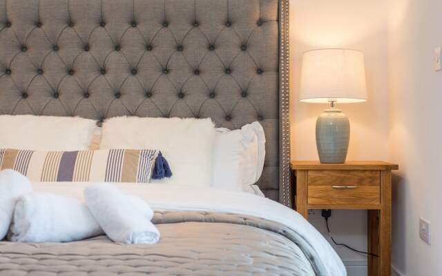 Taymouth Marina-1 Loch View