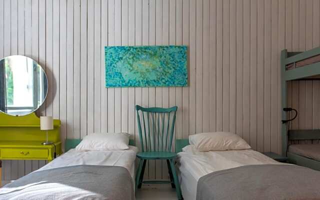 Saarj¿e puhkemaja tuba koos hommikus¿¿giga