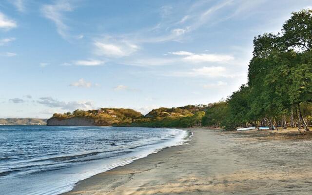 El Mangroove Papagayo, Autograph Collection