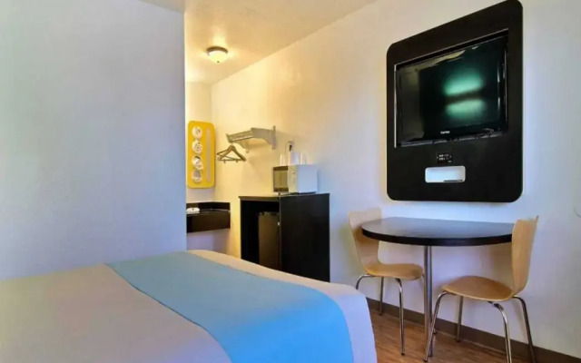 Motel 6 Carlsbad, NM