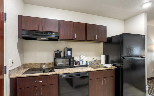 Cobblestone Hotel & Suites - De Pere/Green Bay