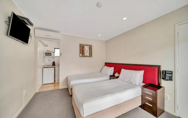 Tudor Court Motor Lodge