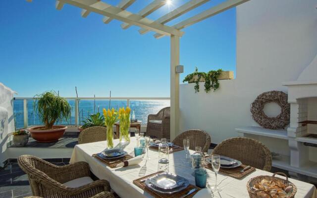 Casa Latino - Oceanfront - Luxury & Charming villa- Jacuzzi at Rooftop