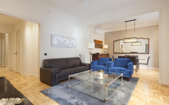 SAGRADA FAMILIA   Sagrada Familia Luxury Flat for 6