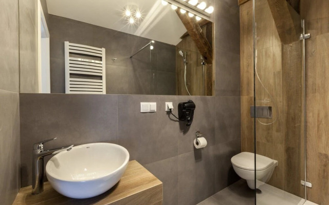 Cinema Hostel & Apartments