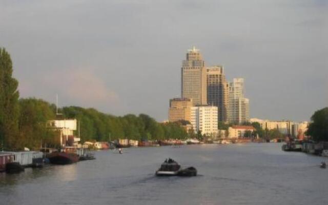 Houseboat Ark Van Amstel