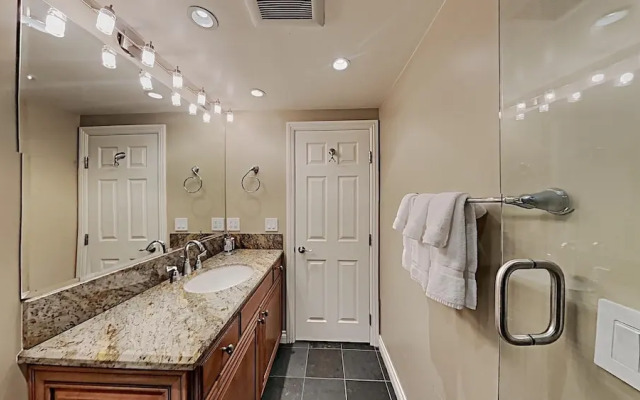 Spacious 2 BR Units at 1849 Condos With Free Pool, Parking & Wifi