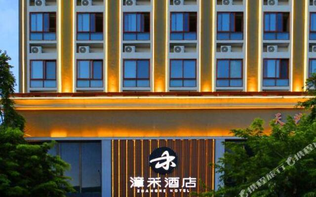 Zhanghe Hotel (Haikou Xiuying Port West Bus Station)