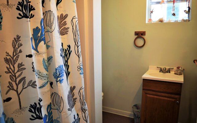 Paradise Cottage On Gulf Street - Three Bedroom Home