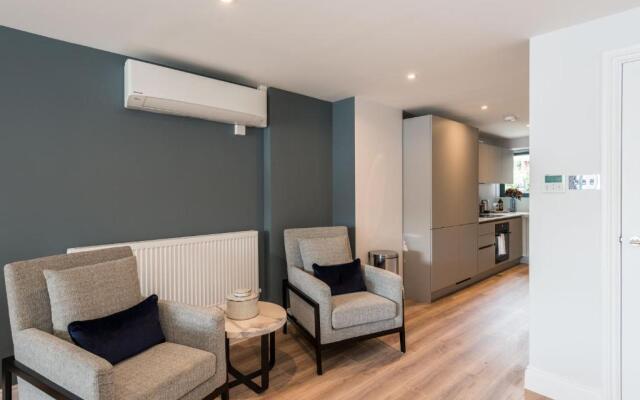 The Carlyle - Elegant Serviced Apartments