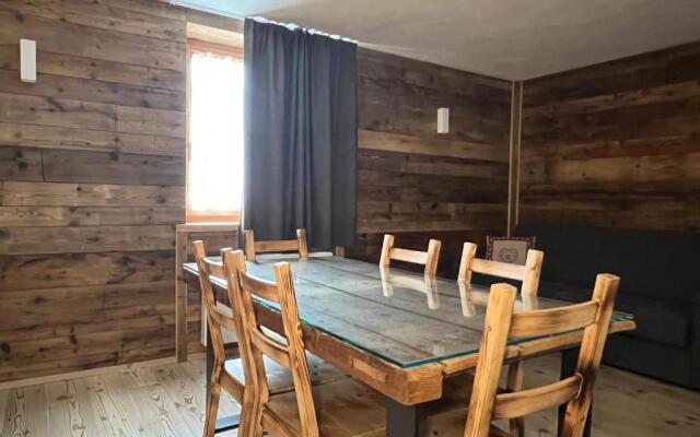 Camelot Luxury Houses Horses