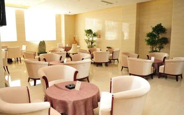 Huang He  International   Hotel