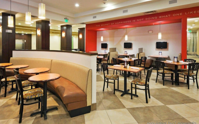 Holiday Inn Hotel & Suites Waco Northwest by IHG