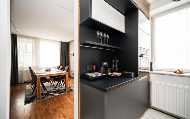 Luxury Design 2bdr Apartment