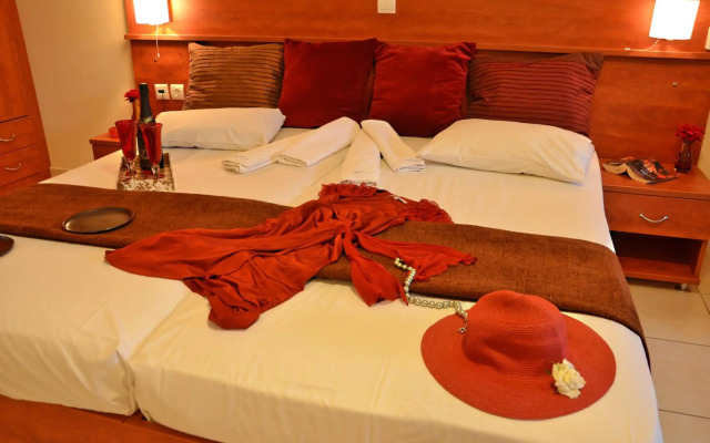 Belussi Beach Hotel & Suites