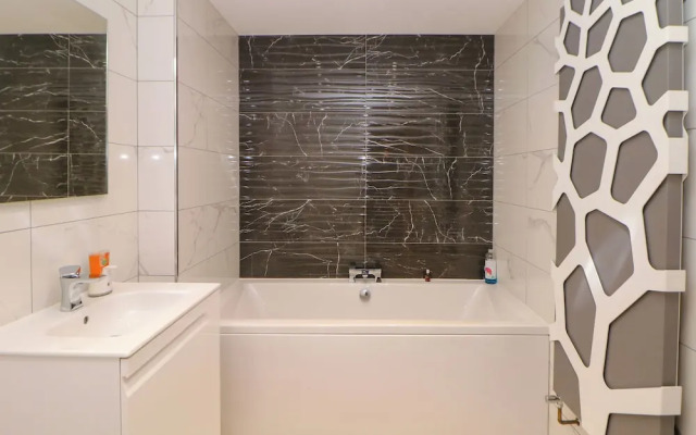 4 Rockcliffe Grange