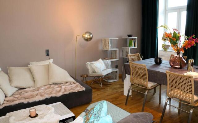 Charming Apartment: only 10 Minutes to the Center