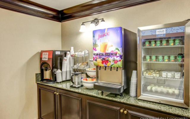 Comfort Suites At Rivergate Mall