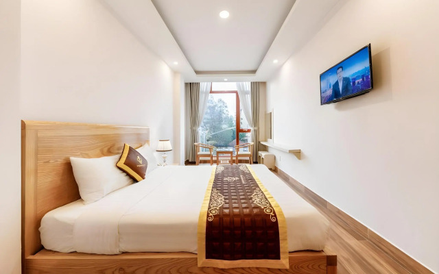 Golden Bee Hotel