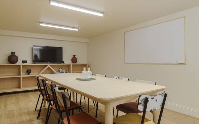 Hôtel Corneille - Entrée autonome, réception en ligne -Encore Mieux