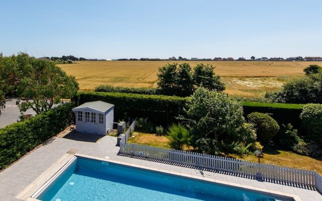 Beach House With Pool in West Wittering