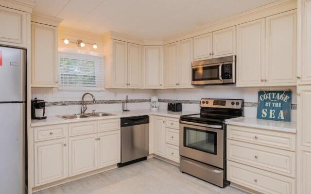 Bill's Place by Oak Island Accommodations