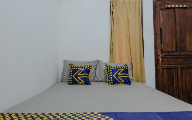 SPOT ON 1710 Sawojajar Inn