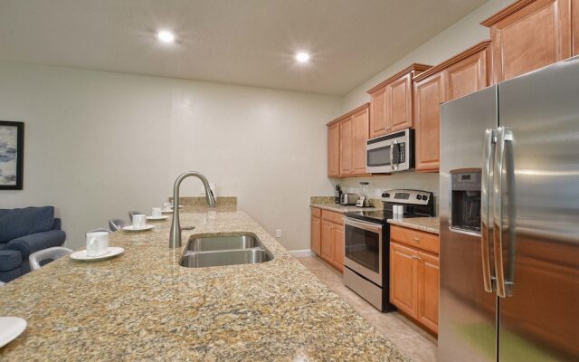 Storey Lake 4 Bedroom Townhome w Splashpool - 1618ST