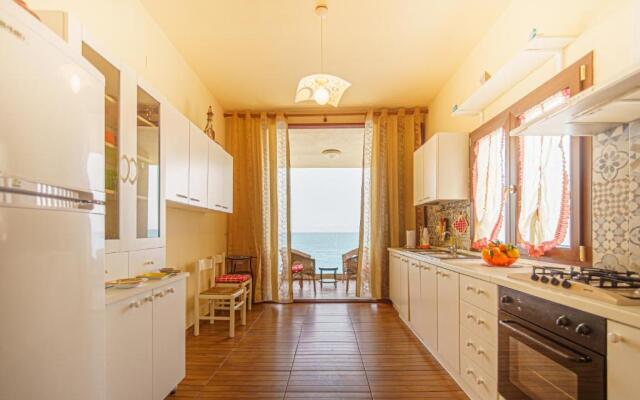 Suite house on the sea