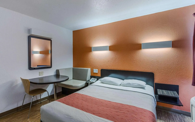 Motel 6 Oshkosh, WI