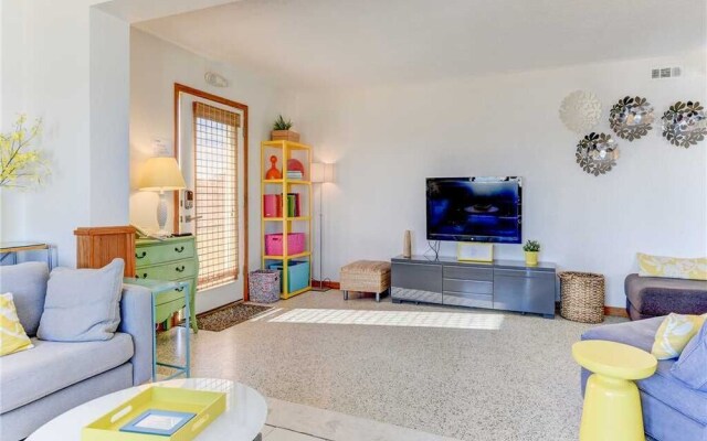 Sunshine House - Three Bedroom Home