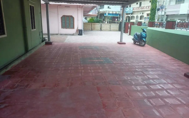 Sri sapthagiri lodge